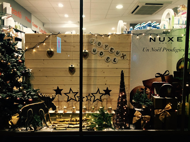 5 conseils pour mettre en place une Vitrine de Noël en pharmacie efficace Vitrine de Noel en pharmacie 10