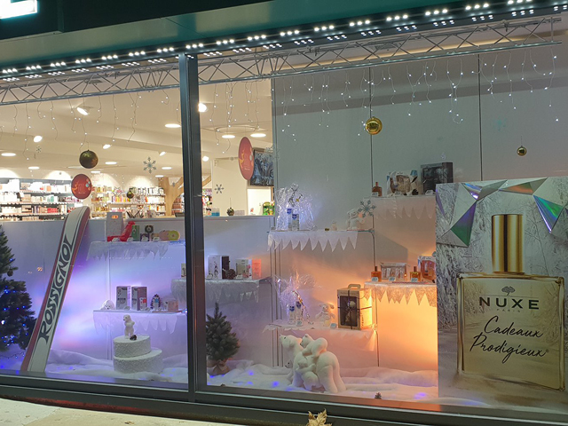 5 conseils pour mettre en place une Vitrine de Noël en pharmacie efficace Vitrine de Noel en pharmacie 12