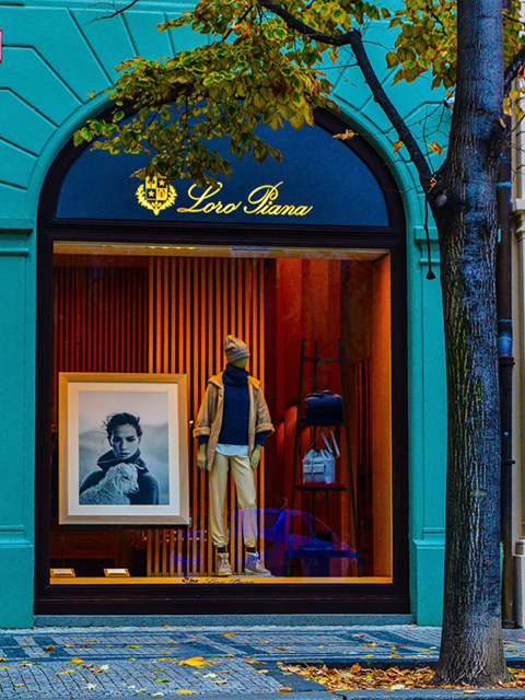 Merchandising-vitrine-2 Merchandising vitrine : 7 conseils pour le rendre attractif Merchandising vitrine 2 1