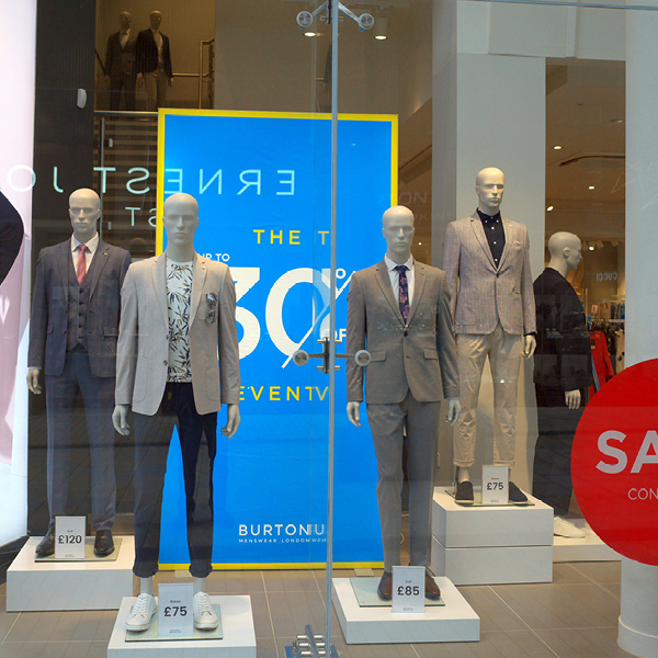 Merchandising-vitrine-5 Merchandising vitrine : 7 conseils pour le rendre attractif Merchandising vitrine 5 1
