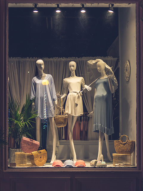 Merchandising-vitrine-6 Merchandising vitrine : 7 conseils pour le rendre attractif Merchandising vitrine 6 1