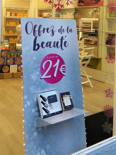 PLV-de-Noel-22 PLV de Noël : embellissez vos points de ventes pendant les fêtes de fin d’année PLV de Noel 22 1